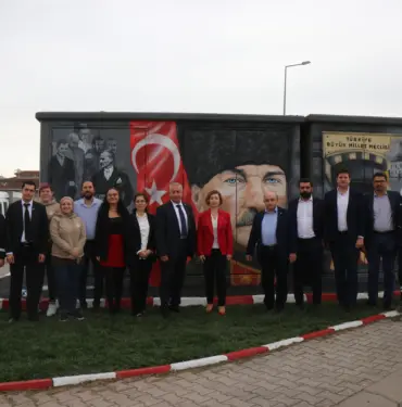 CUMHURİYET'İN 100. YIL COŞKUSUNU TRAFOYA YANSITTILAR