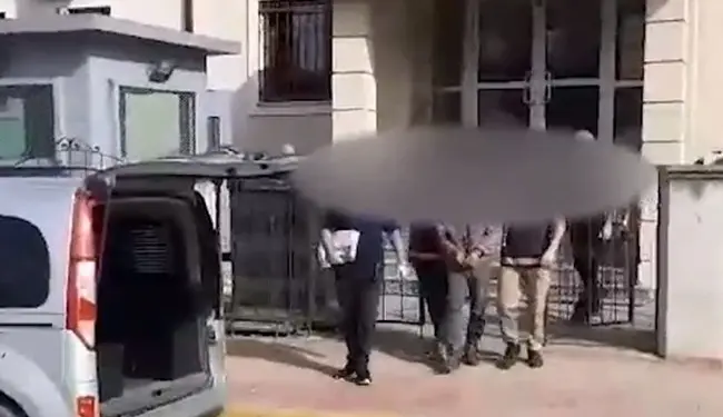 SAKARYA'DA OTOYOL KENARINA BIRAKILAN 13 DÜZENSİZ GÖÇMEN YAKALANDI