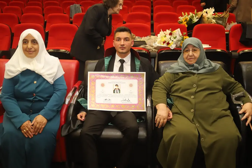 Başarılı İşadamı Mehmet Demir’in oğlu Anıl Demir resmen avukat oldu