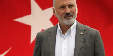 “Cumhuriyet bir dönüm noktasıdır, halkın tam bağımsızlığıdır, Türk milletinin sonsuza kadar yaşayacağının ispatıdır”