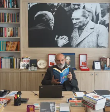 Gülümser; Görev başında ölen Savaş Muhabiri Gazetecileri saygıyla anıyoruz (2)