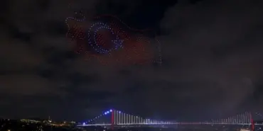 İSTANBUL BOĞAZI'NDA IŞIK, HAVAİ FİŞEK VE DRON GÖSTERİSİ YAPILDI
