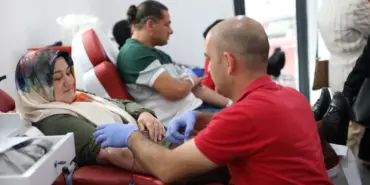 SAKARYALILARDAN "100. YIL" KAN BAĞIŞI