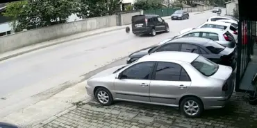 SEYİR HALİNDEKİ ARACIN KOPAN TEKERİ OTOMOBİLE ÇARPTI