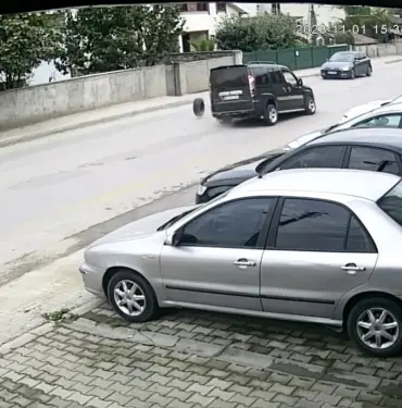 SEYİR HALİNDEKİ ARACIN KOPAN TEKERİ OTOMOBİLE ÇARPTI