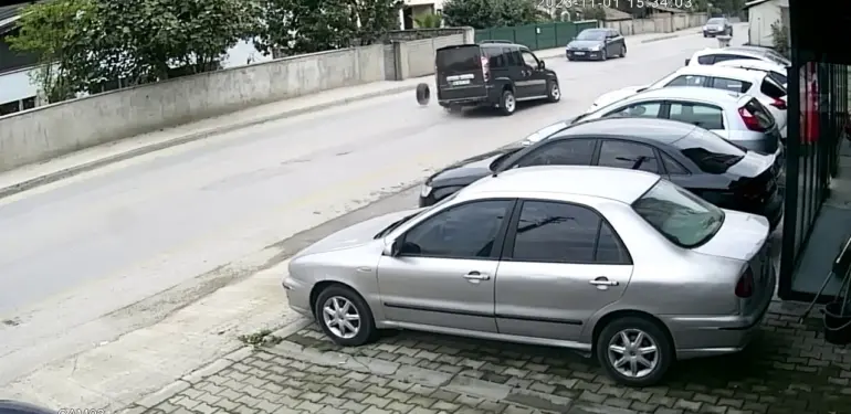 SEYİR HALİNDEKİ ARACIN KOPAN TEKERİ OTOMOBİLE ÇARPTI