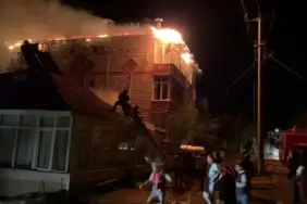 KALORİFER BACASINDA ÇIKAN YANGIN GECEYİ AYDINLATTI