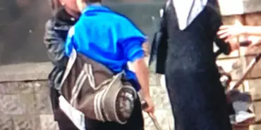 SAKARYA'DA KIZLARIN KAVGASI KAMERADA: ELİNDE SİLAH İLE SALDIRDI