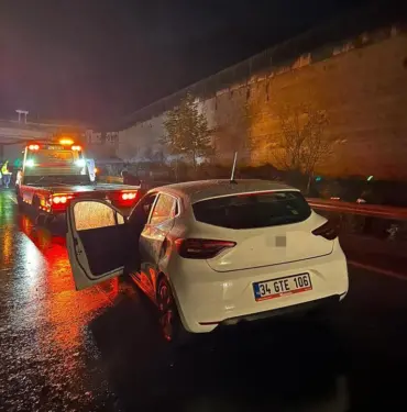 TERS YÖNDE İLERLEYEN OTOMOBİL TIRLA ÇARPIŞTI: 1 ÖLÜ, 3 YARALI