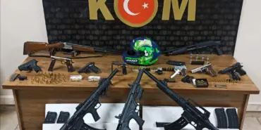 SOSYAL MEDYADAN HUSUMETLİLERİNE SİLAHLA GÖZDAĞI VEREN 7 ŞÜPHELİ YAKALANDI