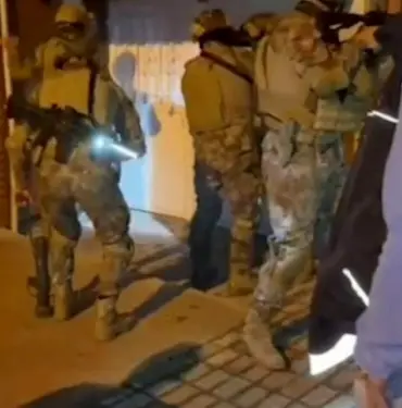 SAKARYA'DA ÖZEL HAREKAT DESTEKLİ UYUŞTURUCU OPERASYONU: 14 GÖZALTI YÜKLÜ MİKTARDA UYUŞTURUCUNUN ELE GEÇİRİLDİĞİ OPERASYON KAMERADA