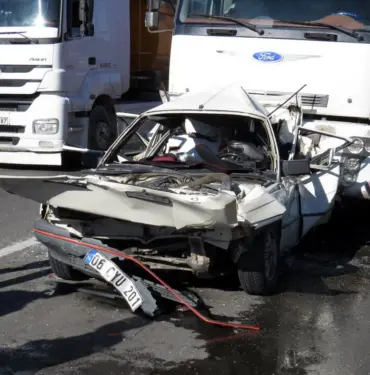 SAKARYA'DA ZİNCİRLEME KAZA: 4 YARALI