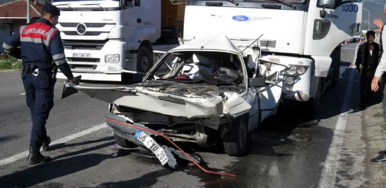 SAKARYA'DA ZİNCİRLEME KAZA: 4 YARALI