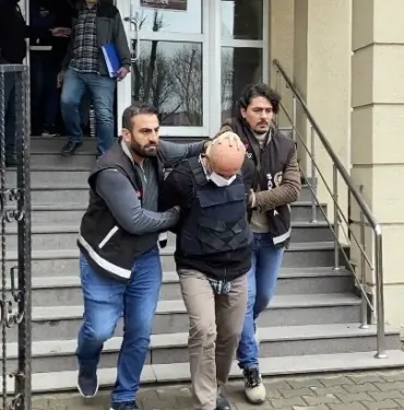 KARADAN ÖNCEKİ SON DURUŞMA: AİLE KATLİAMI YAPAN SANIK YENİDEN HAKİM KARŞISINDA
