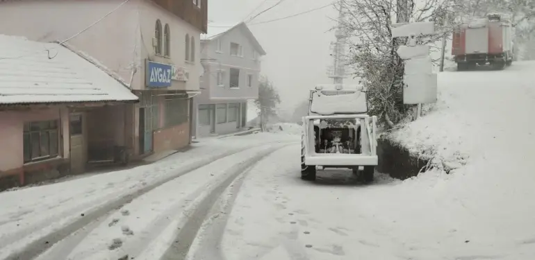 SAKARYA'NIN YÜKSEK KESİMLERİ BEYAZA BÜRÜNDÜ