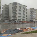 ŞİDDETLİ FIRTINA SAKARYA'NIN KARASU SAHİLİNİ YIKTI GEÇTİ BAZI İŞLETMELER VE EVLER SULAR ALTINDA KALDI, DURAKLAR YIKILDI