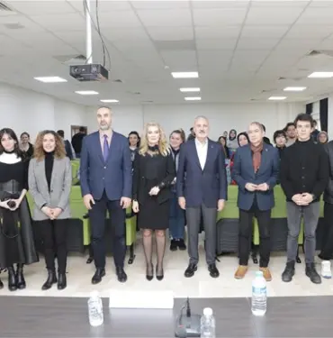 Başkan Altuğ SAÜ'lü Öğrencilerle Bir Araya Geldi