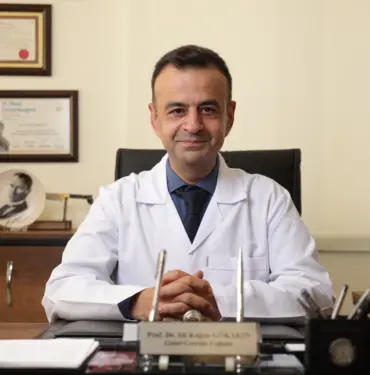 Genel Cerrahi Uzmanı Prof. Dr. Ali Kağan Gökakın,
