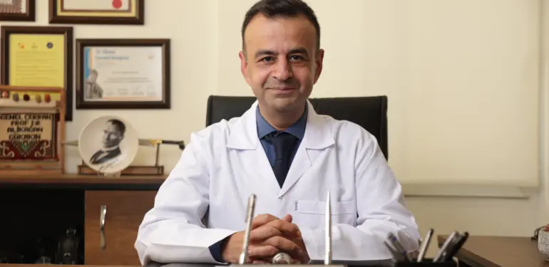 Genel Cerrahi Uzmanı Prof. Dr. Ali Kağan Gökakın,