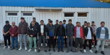 SAKARYA'DA BEŞ YILDA BİN 378 DÜZENSİZ GÖÇMEN YAKALANDI GÖÇMEN KAÇAKÇILIĞI ÇALIŞMALARINA HIZ VEREN EKİPLER 116 ORGANİZATÖRÜ DE ENSELEDİ