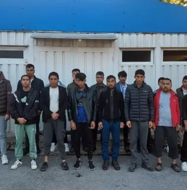 SAKARYA'DA BEŞ YILDA BİN 378 DÜZENSİZ GÖÇMEN YAKALANDI GÖÇMEN KAÇAKÇILIĞI ÇALIŞMALARINA HIZ VEREN EKİPLER 116 ORGANİZATÖRÜ DE ENSELEDİ