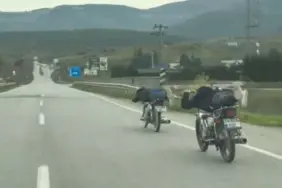 ÖLÜMLE BÖYLE DANS ETTİLER: MOTOSİKLETİN ÜZERİNDE TEHLİKELİ YOLCULUK