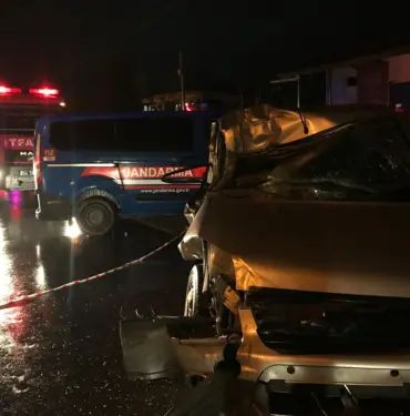 SAKARYA'DA 3 ARAÇ BİRBİRİNE GİRDİ: 4 YARALI OTOMOBİL, HAFİF TİCARİ ARAÇ VE TRAKTÖR ZİNCİRLEME KAZAYA KARIŞTI
