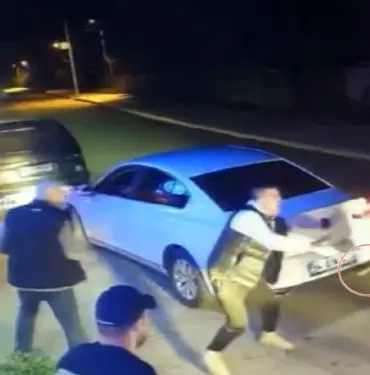 DAYAĞI YEDİ SİLAHI ÇEKTİ: 2 YARALI O ANLAR KAMERADA