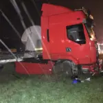Sakarya'da tır ile hafif ticari araç çarpıştı: 2 yaralı 1 SAKARYA'DA TIR İLE HAFİF TİCARİ ARAÇ ÇARPIŞTI: 2 YARALI