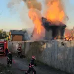 ALEVLERE TESLİM OLAN BUNGALOV KÜL OLDU