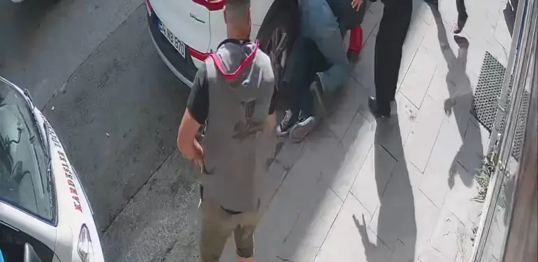 BABADAN KALAN MİRAS, KARDEŞİ AĞABEYE VURDURTTU KENDİSİNİ VURAN AĞABEYİ SERBEST BIRAKILINCA ŞOKE OLDU: "BEN HASTANEDE DAHA FAZLA KALDIM" "ÖLÜM KORKUSU İÇİNDE YAŞIYORUZ. NE ZAMAN GELECEK DİYE GECELERDİR UYKU UYUMUYORUZ" "ABİM BABAMDAN KALAN BÜTÜN HİSSELERİMİ KENDİSİNE DEVRETMEMİ İSTİYOR"