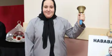 GİYDİKLERİ KOSTÜM, YAPTIKLARI SUNUM HAYRAN BIRAKTI KARASU ANADOLU LİSESİ'NDE "BENİM ROMAN KAHRAMANIM SENSİN" ETKİNLİĞİ