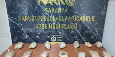 SAKSIDAN VE KARGO KAMYONUNDAN 46 KİLO 700 GRAM UYUŞTURUCU ÇIKTI DOĞU İLLERİNDEN GETİRDİKLERİ UYUŞTURUCUYU SAKARYA'DA YAKALATTILAR: 5 GÖZALTI