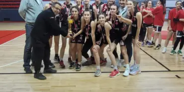 Genç kızlar basket asas a bir oldu