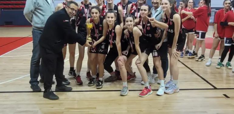 Genç kızlar basket asas a bir oldu