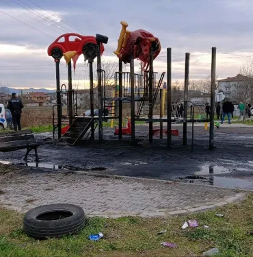 SAKARYA'DA ÇOCUK PARKINDA YANGIN ÇIKTI