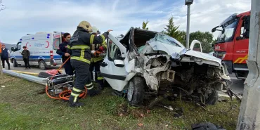 KANSER TEDAVİSİ GÖREN OĞLUNU GÖTÜRDÜĞÜ HASTANEDEN DÖNERKEN KAZA YAPMIŞTI DİREKSİYON BAŞINDA FENALAŞARAK GEÇİRDİĞİ KAZADA HAYATINI KAYBEDEN BABA SON YOLCULUĞUNA UĞURLANDI
