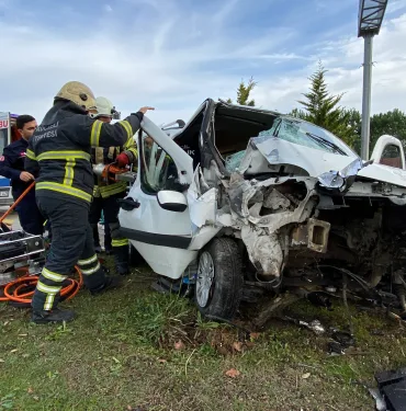 KANSER TEDAVİSİ GÖREN OĞLUNU GÖTÜRDÜĞÜ HASTANEDEN DÖNERKEN KAZA YAPMIŞTI DİREKSİYON BAŞINDA FENALAŞARAK GEÇİRDİĞİ KAZADA HAYATINI KAYBEDEN BABA SON YOLCULUĞUNA UĞURLANDI