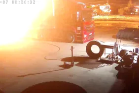 BENZİNLİKTEKİ TRAFO BOMBA GİBİ PATLADI, İTFAİYENİN HIZLI MÜDAHALESİ FACİAYI ÖNLEDİ