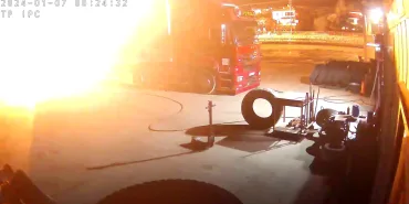 BENZİNLİKTEKİ TRAFO BOMBA GİBİ PATLADI, İTFAİYENİN HIZLI MÜDAHALESİ FACİAYI ÖNLEDİ