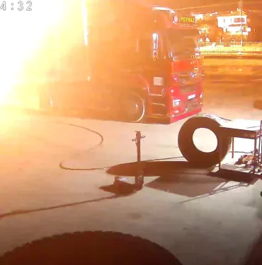 BENZİNLİKTEKİ TRAFO BOMBA GİBİ PATLADI, İTFAİYENİN HIZLI MÜDAHALESİ FACİAYI ÖNLEDİ