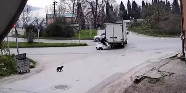 KAZADA KASKIN ÖNEMİ: KAMYONETE ÇARPTI, YARA ALMADAN KURTULDU