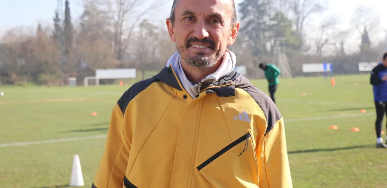 TUNCAY ŞANLI: "FUTBOL OYNARKEN HAKEM KONUŞMAM, ÇÜNKÜ CEVAP VEREBİLECEĞİM YER SAHADIR" SAKARYASPOR TEKNİK DİREKTÖRÜ TUNCAY ŞANLI: "GENÇLERBİRLİĞİ MAÇINDA HER ŞEY ORTADA ZATEN SÖYLENECEK ÇOK ŞEY DE YOK" "HAKEM HATA YAPABİLİR AMA 'VAR' NEDEN DEVREYE GİRMİYOR?"