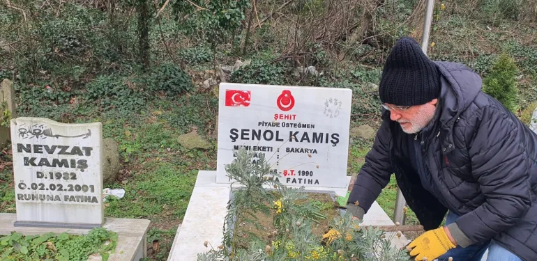 34 YIL ÖNCE ŞEHİT OLAN ARKADAŞLARINI YAD ETMEK İÇİN KİLOMETRELERCE YOL KAT ETTİLER