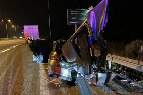 POLİSLERİN İÇİNDE BULUNDUĞU OTOMOBİL TIRA ÇARPTI: 1 ÖLÜ 2 YARALI