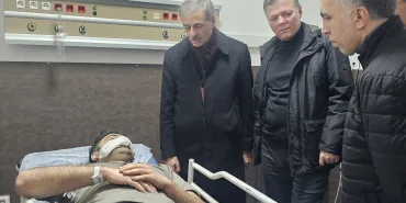 OTOYOLDAKİ FECİ KAZADA YARALANAN POLİS, HASTANEDE ZİYARET EDİLDİ