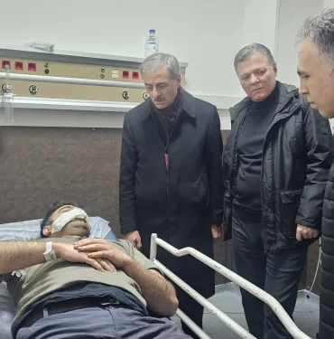 OTOYOLDAKİ FECİ KAZADA YARALANAN POLİS, HASTANEDE ZİYARET EDİLDİ