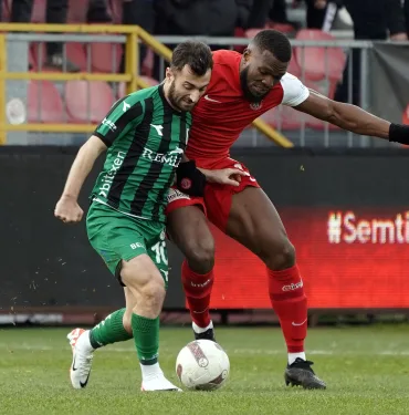 TRENDYOL 1. LİG: ÜMRANİYESPOR: 1 - SAKARYASPOR: 1