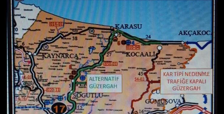İKİ İLÇEYİ BAĞLAYAN YOL KAR SEBEBİYLE KAPANDI
