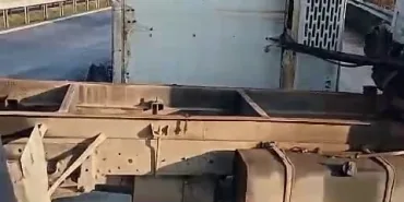 YOLLARDAKİ BUZLANMA KAZAYA SEBEP OLDU